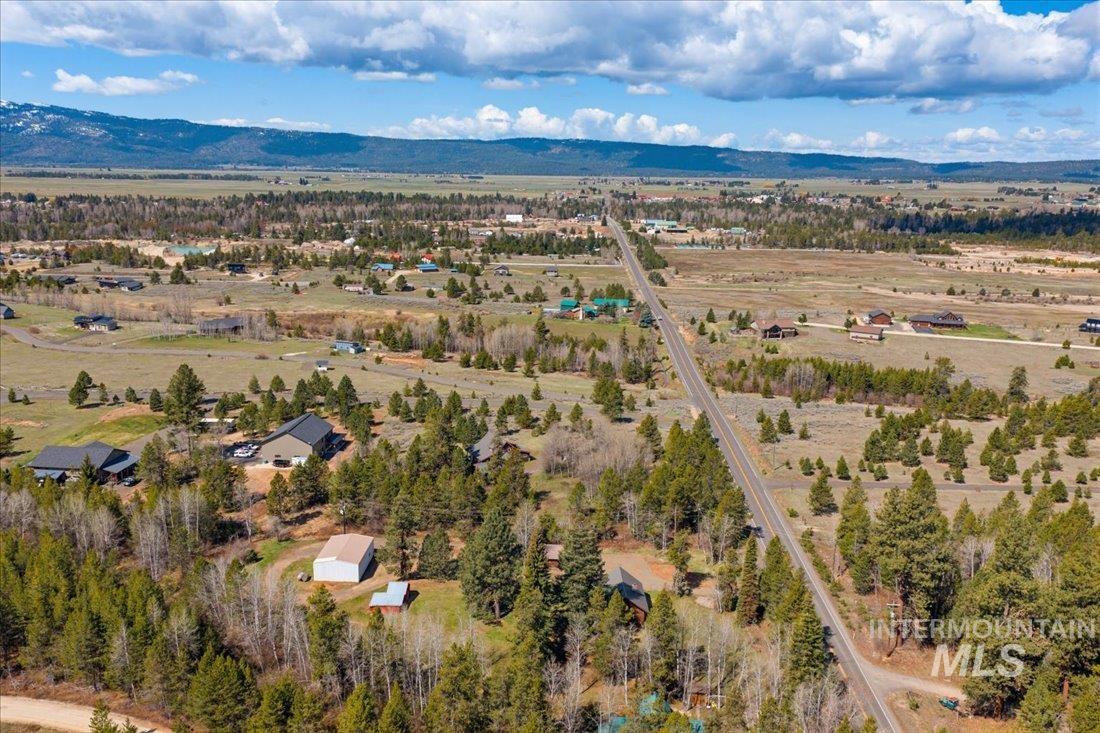 143 E Lake Fork Rd, McCall, Idaho 83638-0000, 3 Bedrooms, 2 Bathrooms, Residential For Sale, Price $875,000, 98984212