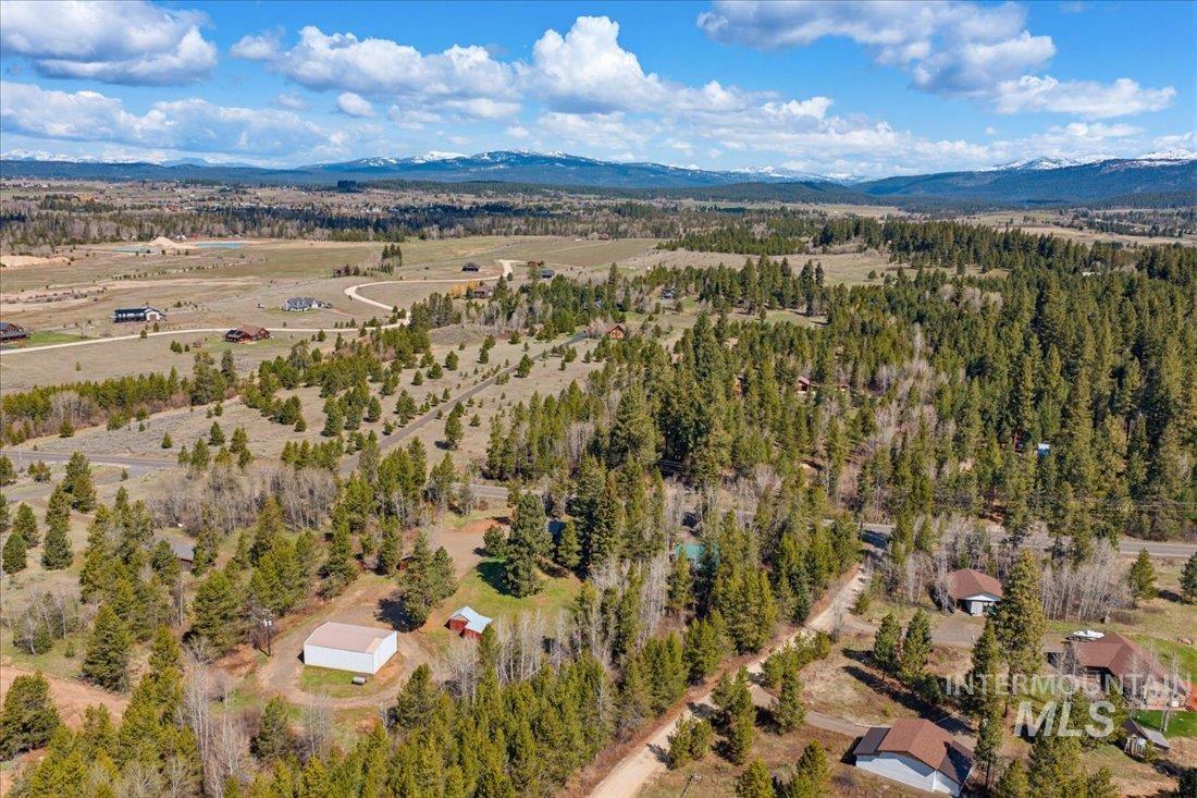 143 E Lake Fork Rd, McCall, Idaho 83638-0000, 3 Bedrooms, 2 Bathrooms, Residential For Sale, Price $875,000, 98984212