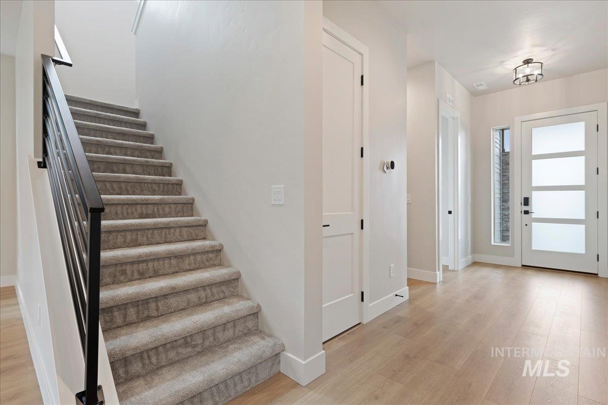 1297 W Malbar St., Meridian, Idaho 83646, 5 Bedrooms, 3 Bathrooms, Residential For Sale, Price $789,900,MLS 98984213