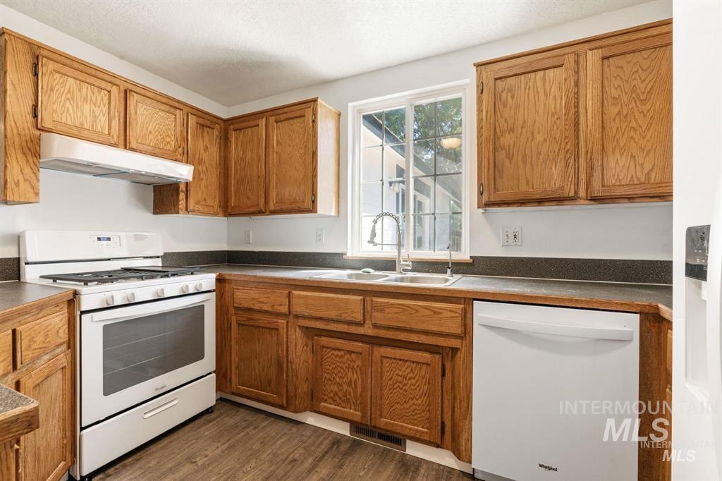 4135 W Cherry Ln, Meridian, Idaho 83642, 3 Bedrooms, 2 Bathrooms, Residential Income For Sale, Price $720,000, 98984218
