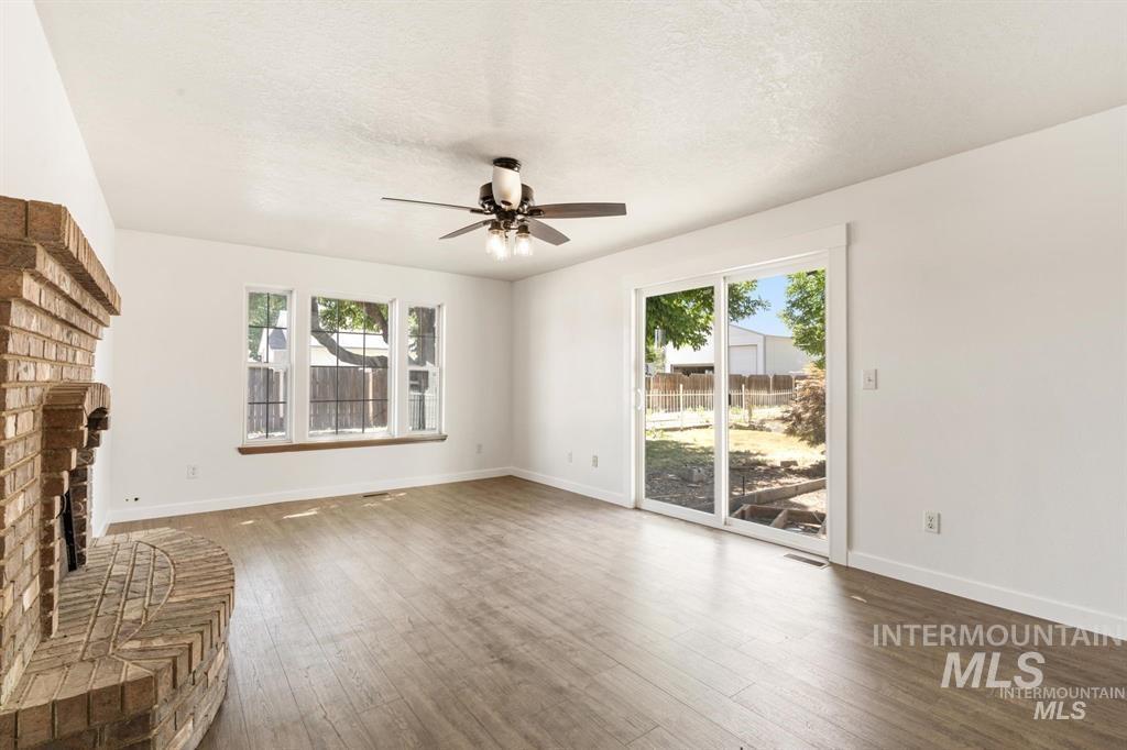 4135 W Cherry Ln, Meridian, Idaho 83642, 3 Bedrooms, 2 Bathrooms, Residential Income For Sale, Price $720,000, 98984218