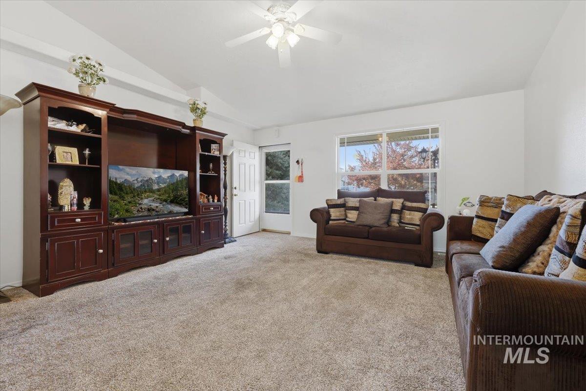 1022 W Aberdeen Ave, Nampa, Idaho 83686-9790, 3 Bedrooms, 2 Bathrooms, Residential For Sale, Price $359,900,MLS 98984220