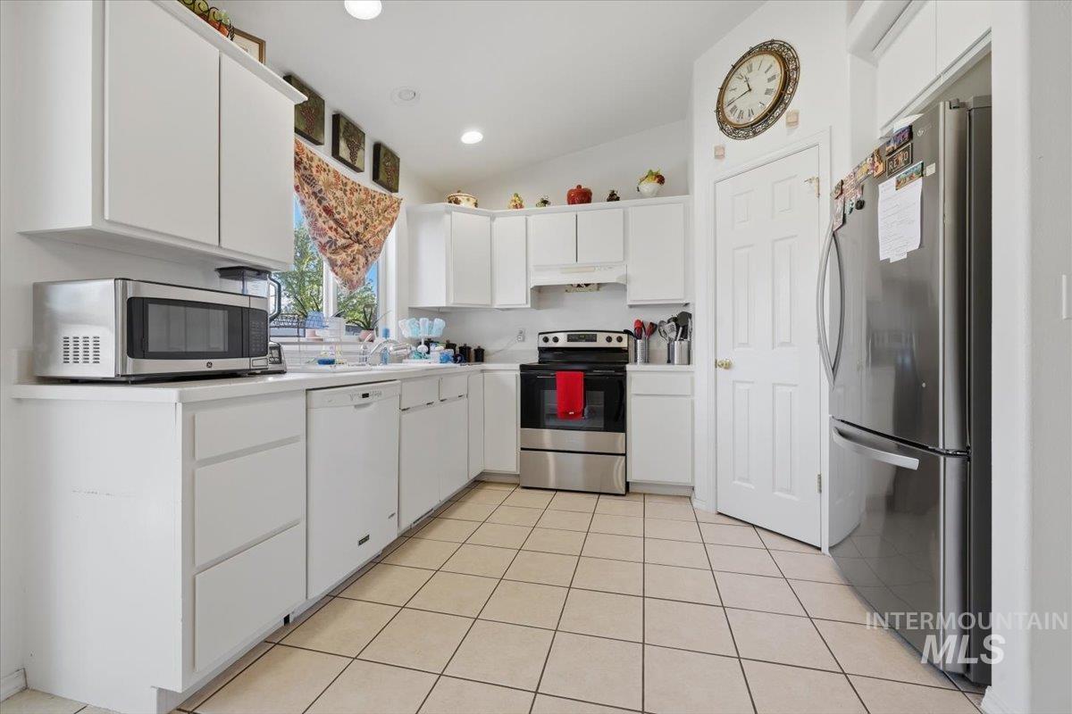 1022 W Aberdeen Ave, Nampa, Idaho 83686-9790, 3 Bedrooms, 2 Bathrooms, Residential For Sale, Price $359,900,MLS 98984220