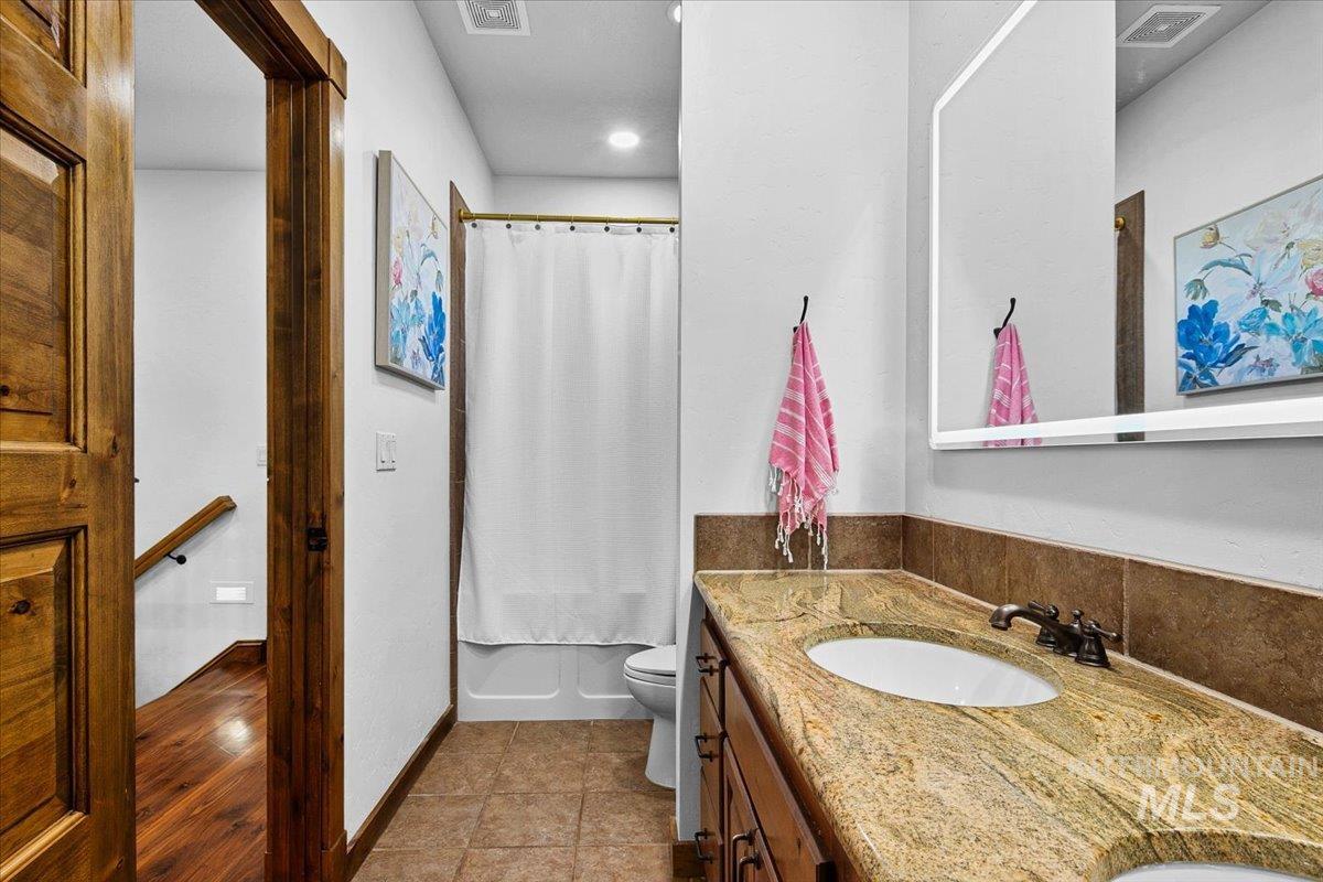 13100 S Laken Ln, Kuna, Idaho 83634, 4 Bedrooms, 2.5 Bathrooms, Residential For Sale, Price $1,700,000, 98984221