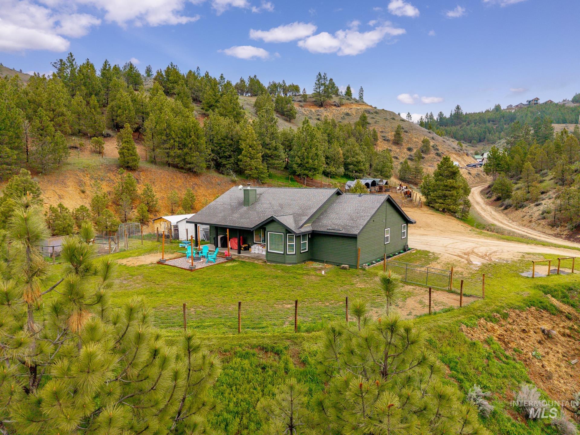 4 Round Up Circle, Boise, Idaho 83716, 3 Bedrooms, 2 Bathrooms, Residential For Sale, Price $625,000,MLS 98984222
