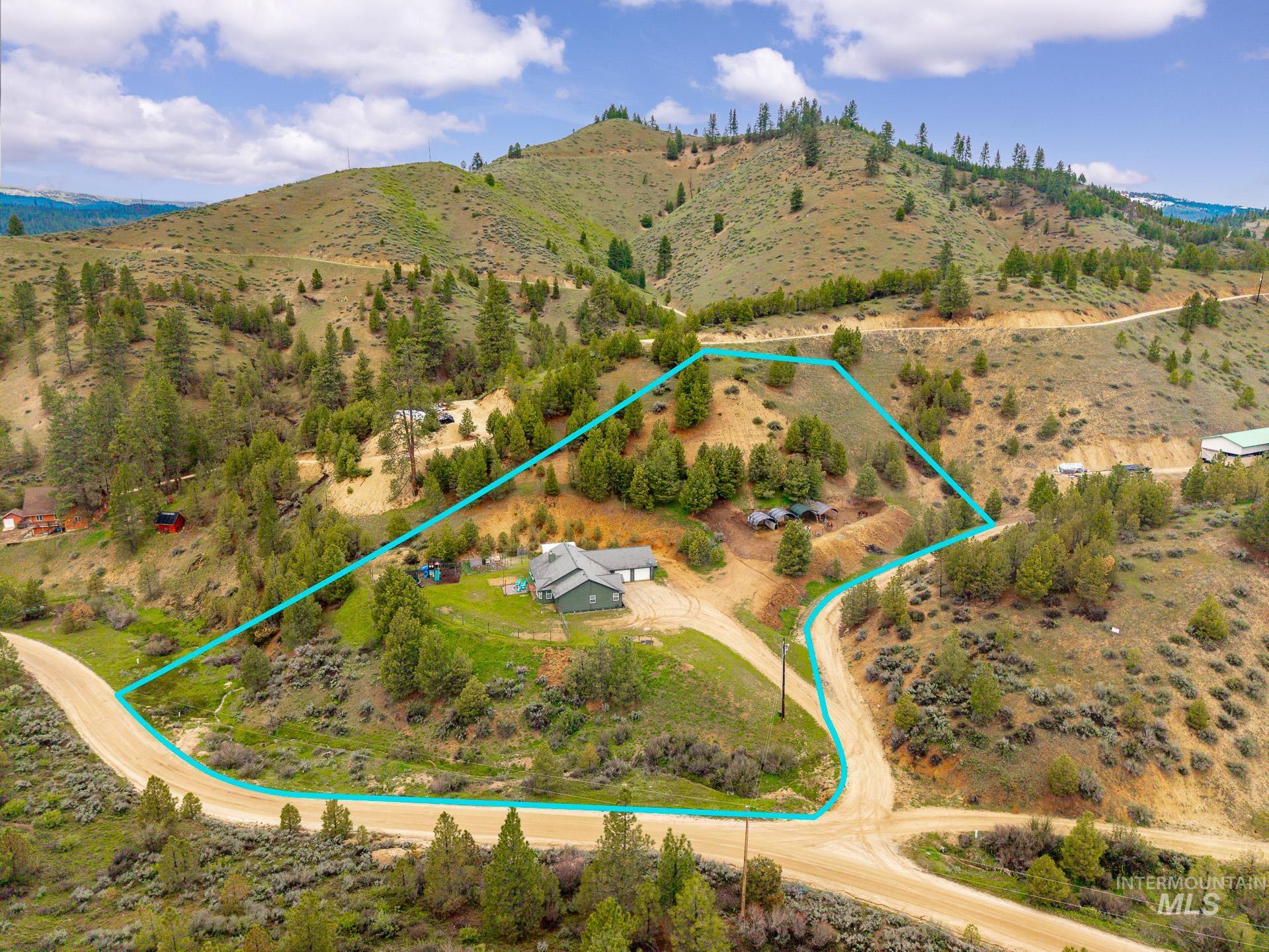 4 Round Up Circle, Boise, Idaho 83716, 3 Bedrooms, 2 Bathrooms, Residential For Sale, Price $625,000,MLS 98984222