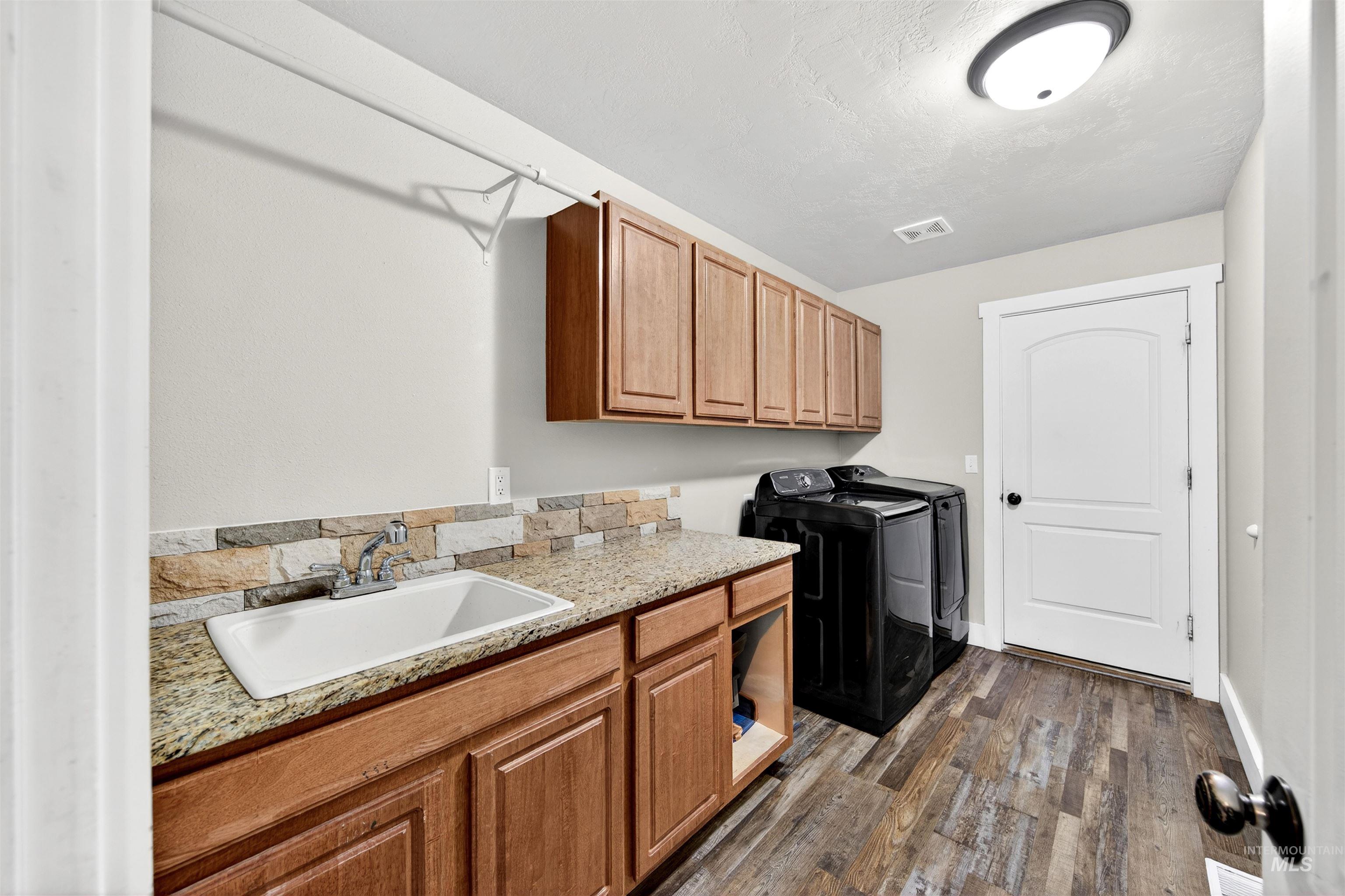4 Round Up Circle, Boise, Idaho 83716, 3 Bedrooms, 2 Bathrooms, Residential For Sale, Price $625,000,MLS 98984222