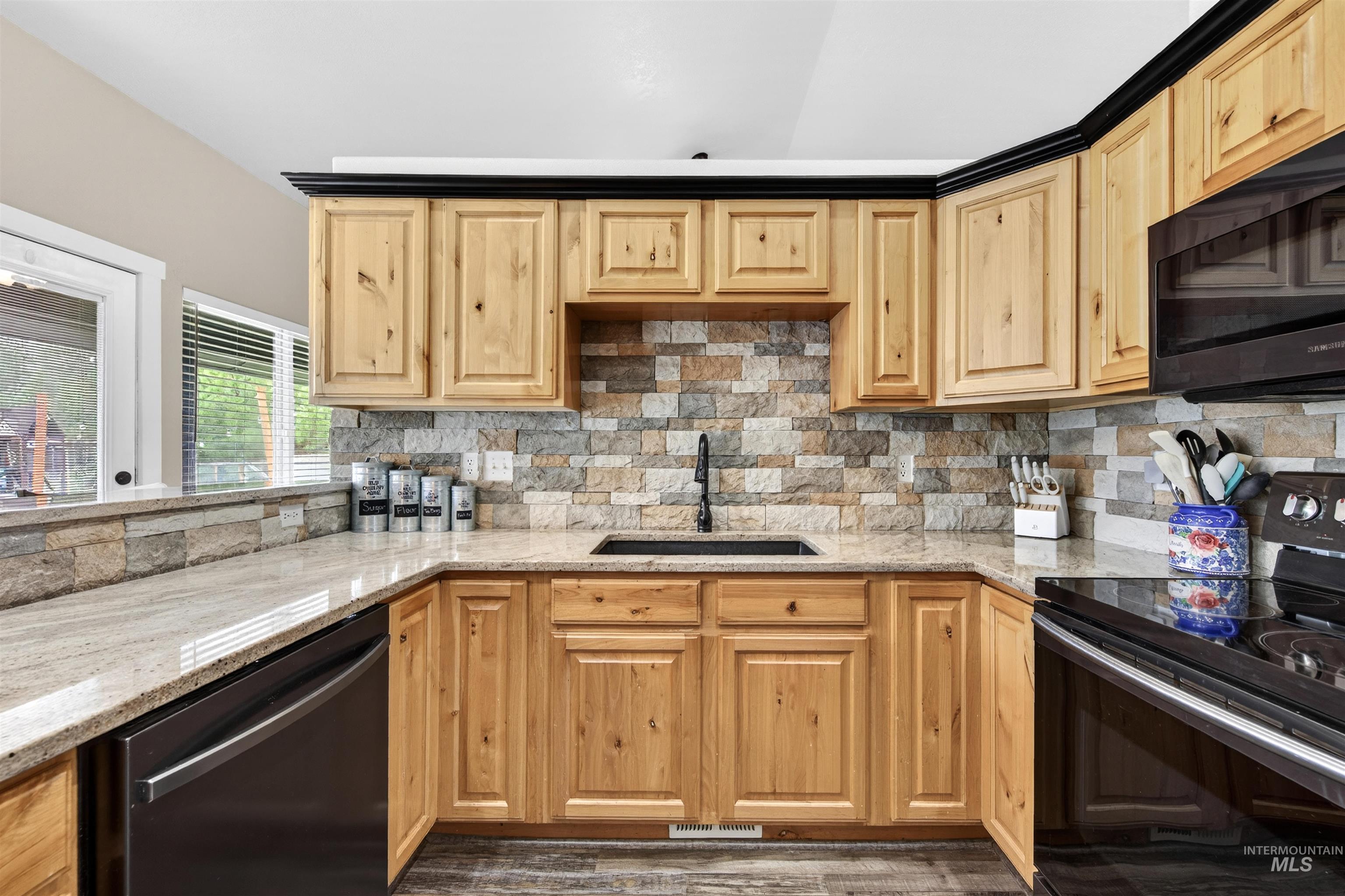 4 Round Up Circle, Boise, Idaho 83716, 3 Bedrooms, 2 Bathrooms, Residential For Sale, Price $625,000,MLS 98984222