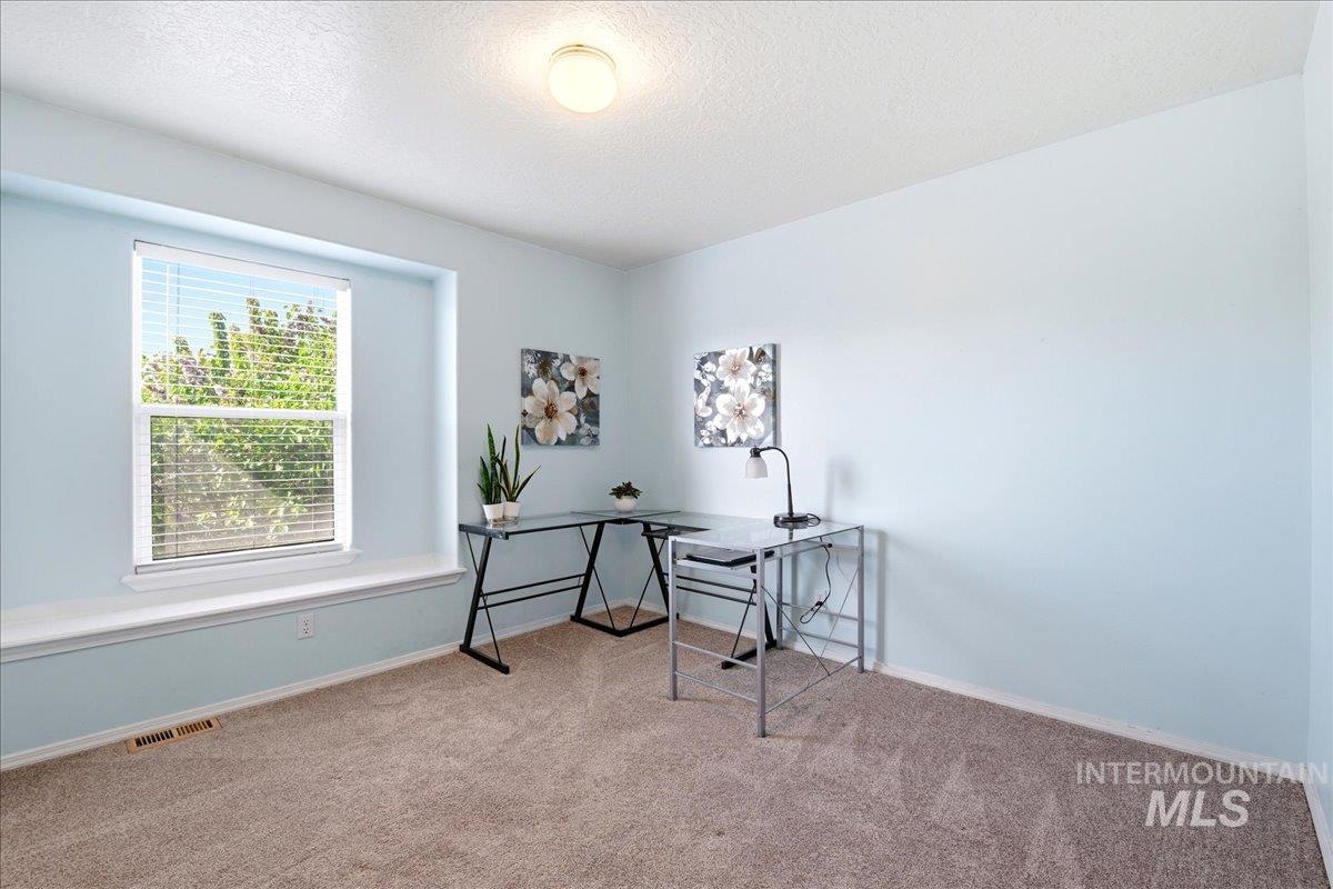 2923 Chester Lane, Caldwell, Idaho 83605, 3 Bedrooms, 3 Bathrooms, Residential For Sale, Price $438,900,MLS 98984225