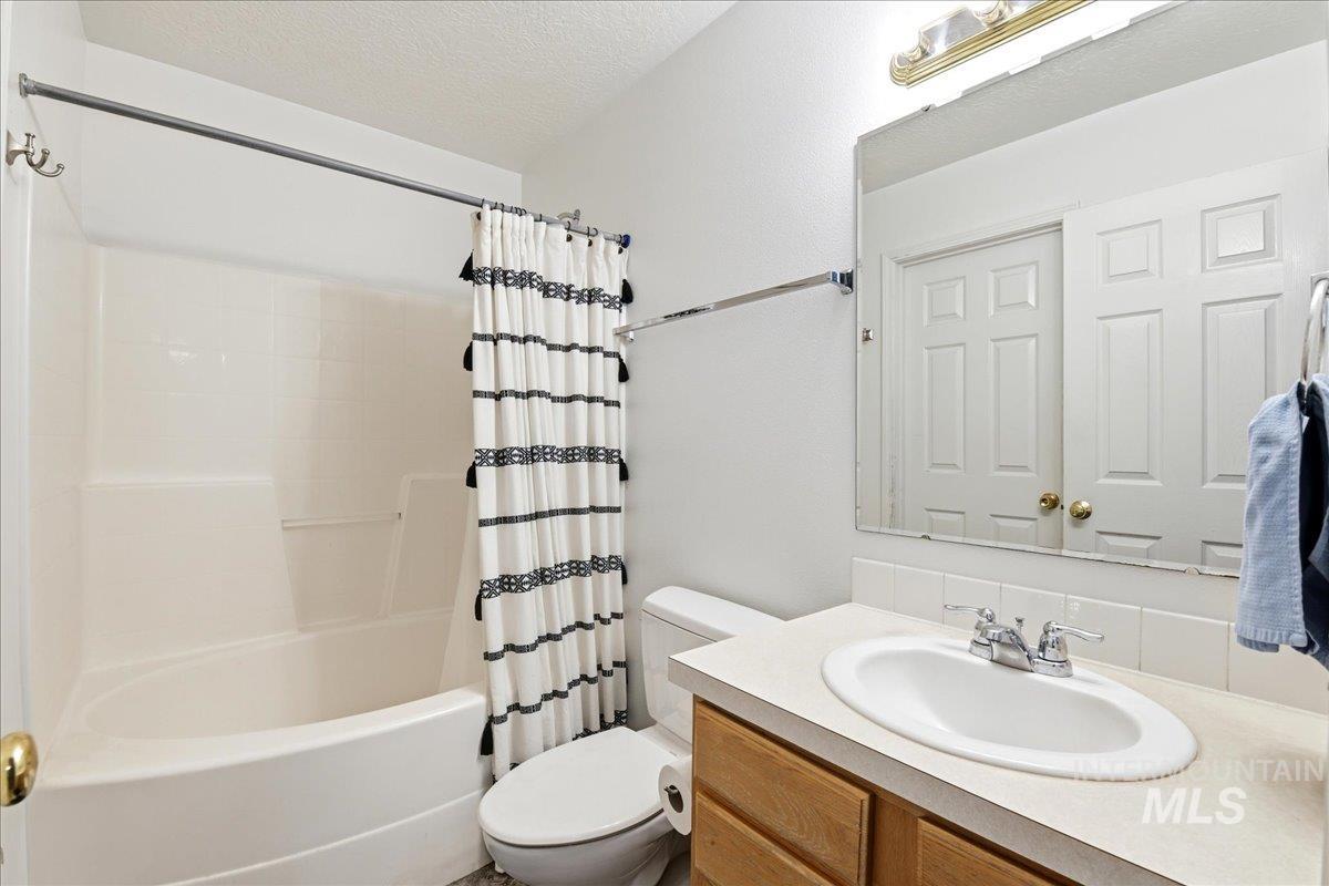 2923 Chester Lane, Caldwell, Idaho 83605, 3 Bedrooms, 3 Bathrooms, Residential For Sale, Price $438,900,MLS 98984225