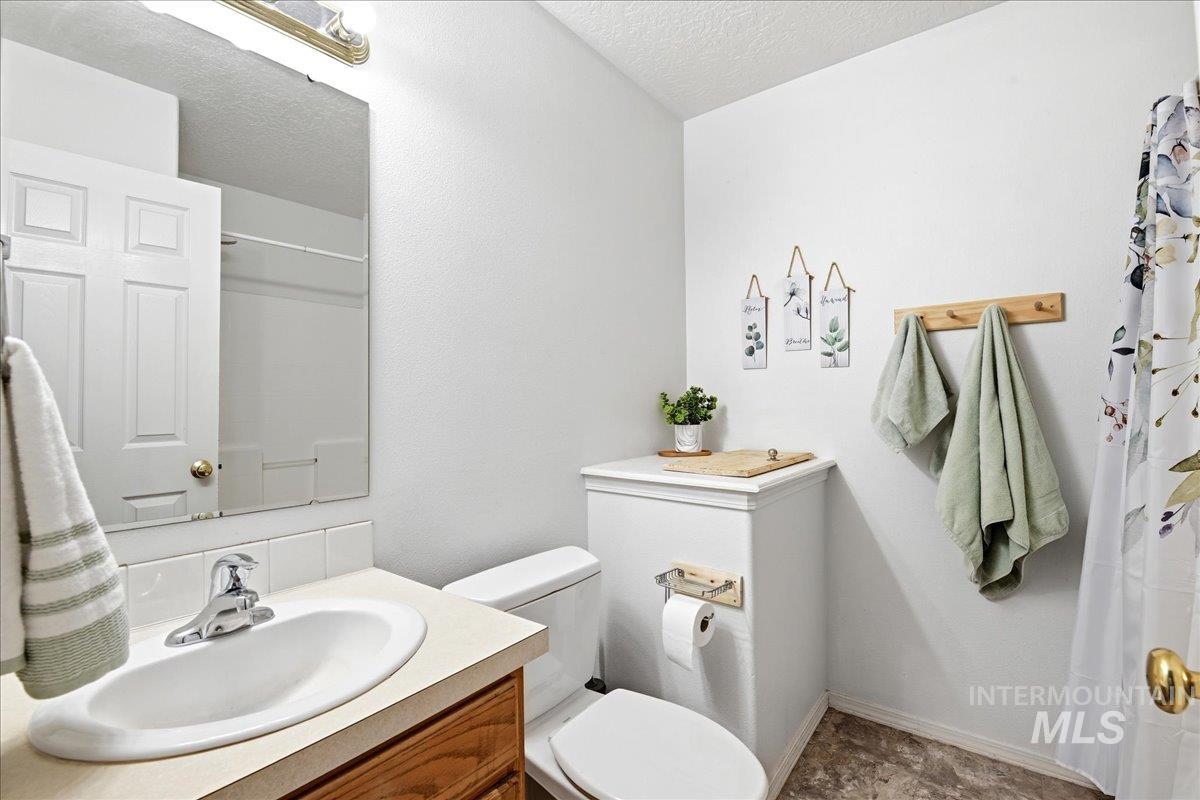 2923 Chester Lane, Caldwell, Idaho 83605, 3 Bedrooms, 3 Bathrooms, Residential For Sale, Price $438,900,MLS 98984225