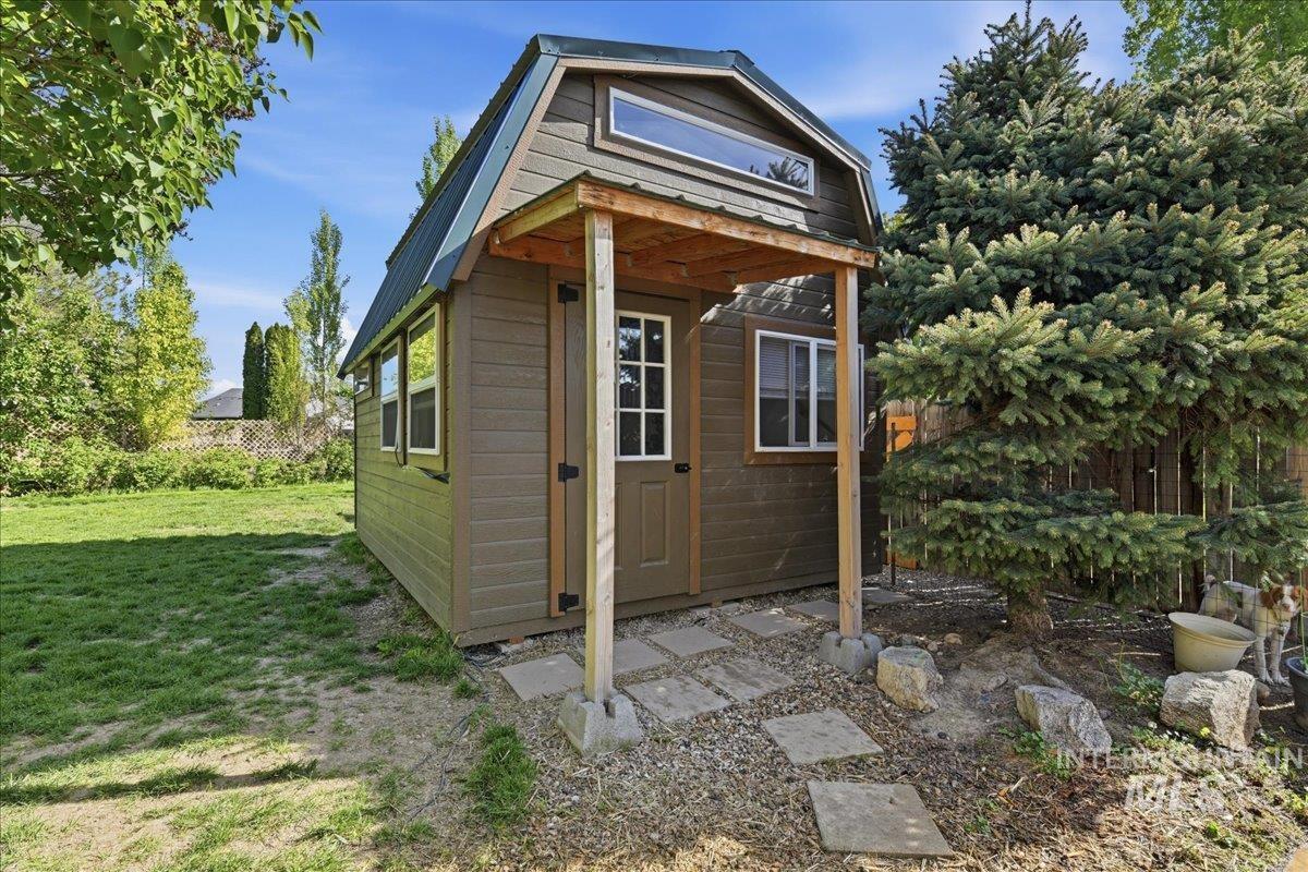 2923 Chester Lane, Caldwell, Idaho 83605, 3 Bedrooms, 3 Bathrooms, Residential For Sale, Price $438,900,MLS 98984225