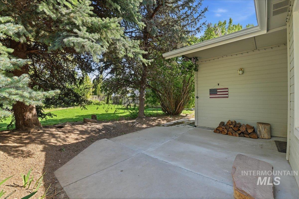 2923 Chester Lane, Caldwell, Idaho 83605, 3 Bedrooms, 3 Bathrooms, Residential For Sale, Price $438,900,MLS 98984225