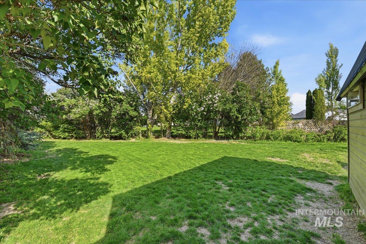 2923 Chester Lane, Caldwell, Idaho 83605, 3 Bedrooms, 3 Bathrooms, Residential For Sale, Price $438,900,MLS 98984225