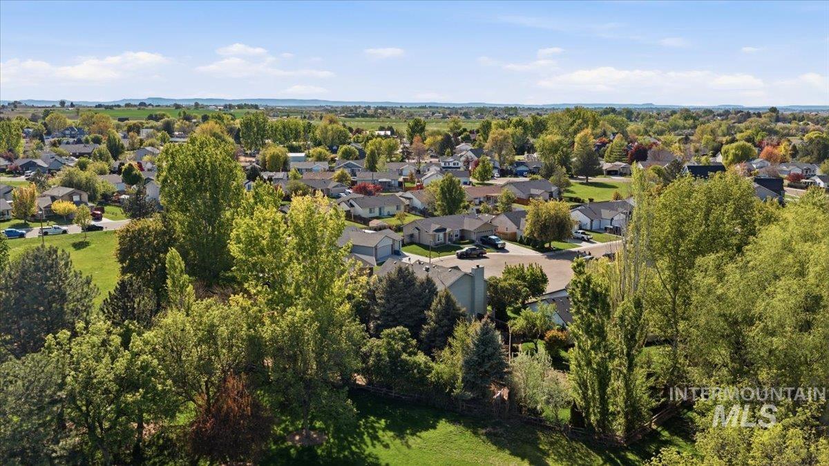 2923 Chester Lane, Caldwell, Idaho 83605, 3 Bedrooms, 3 Bathrooms, Residential For Sale, Price $438,900,MLS 98984225