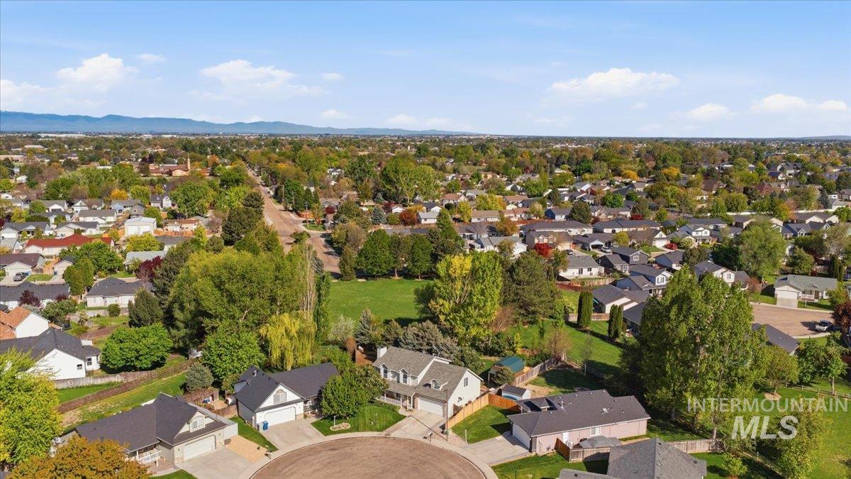 2923 Chester Lane, Caldwell, Idaho 83605, 3 Bedrooms, 3 Bathrooms, Residential For Sale, Price $438,900,MLS 98984225