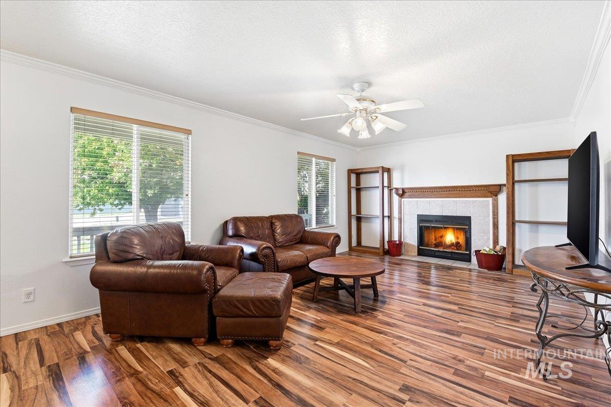 2923 Chester Lane, Caldwell, Idaho 83605, 3 Bedrooms, 3 Bathrooms, Residential For Sale, Price $438,900,MLS 98984225