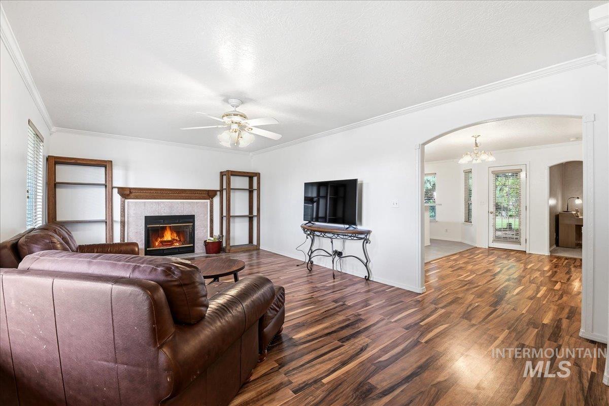 2923 Chester Lane, Caldwell, Idaho 83605, 3 Bedrooms, 3 Bathrooms, Residential For Sale, Price $438,900,MLS 98984225