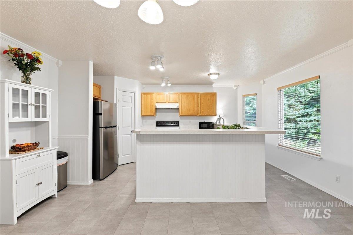 2923 Chester Lane, Caldwell, Idaho 83605, 3 Bedrooms, 3 Bathrooms, Residential For Sale, Price $438,900,MLS 98984225