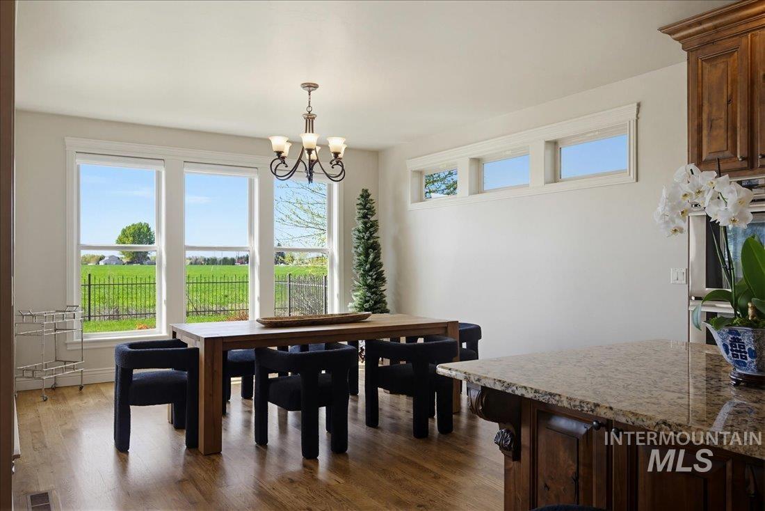 4635 W Braveheart St, Eagle, Idaho 83616, 4 Bedrooms, 3 Bathrooms, Residential For Sale, Price $949,000,MLS 98984226