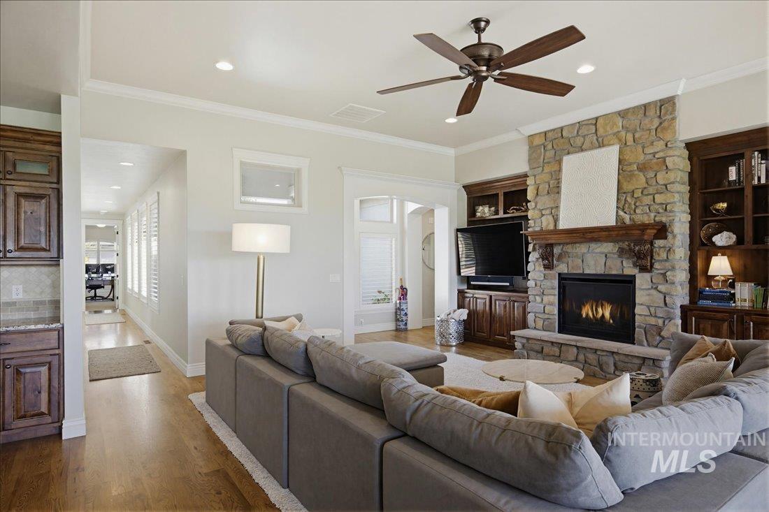 4635 W Braveheart St, Eagle, Idaho 83616, 4 Bedrooms, 3 Bathrooms, Residential For Sale, Price $949,000,MLS 98984226