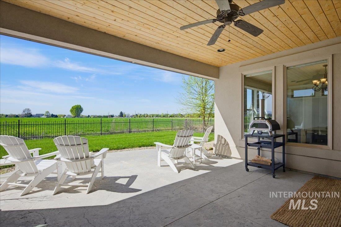 4635 W Braveheart St, Eagle, Idaho 83616, 4 Bedrooms, 3 Bathrooms, Residential For Sale, Price $949,000,MLS 98984226