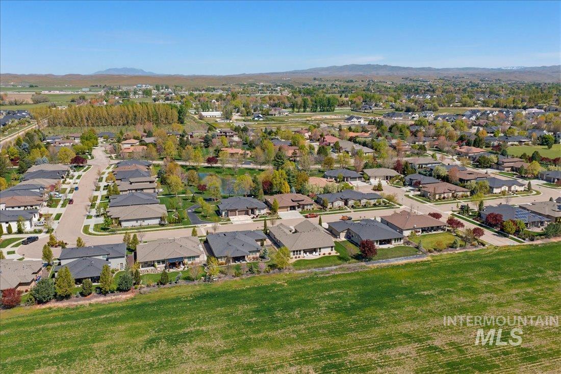 4635 W Braveheart St, Eagle, Idaho 83616, 4 Bedrooms, 3 Bathrooms, Residential For Sale, Price $949,000,MLS 98984226