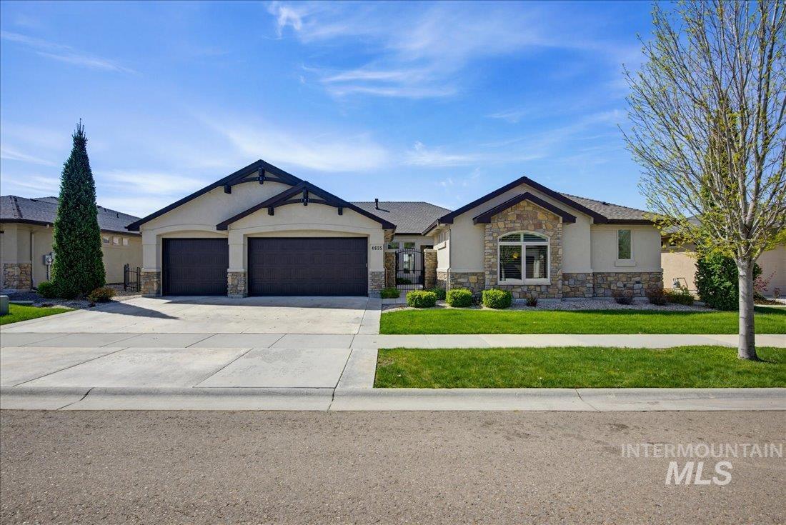 4635 W Braveheart St, Eagle, Idaho 83616, 4 Bedrooms, 3 Bathrooms, Residential For Sale, Price $949,000,MLS 98984226