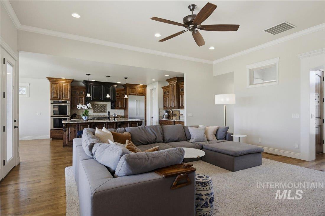 4635 W Braveheart St, Eagle, Idaho 83616, 4 Bedrooms, 3 Bathrooms, Residential For Sale, Price $949,000,MLS 98984226