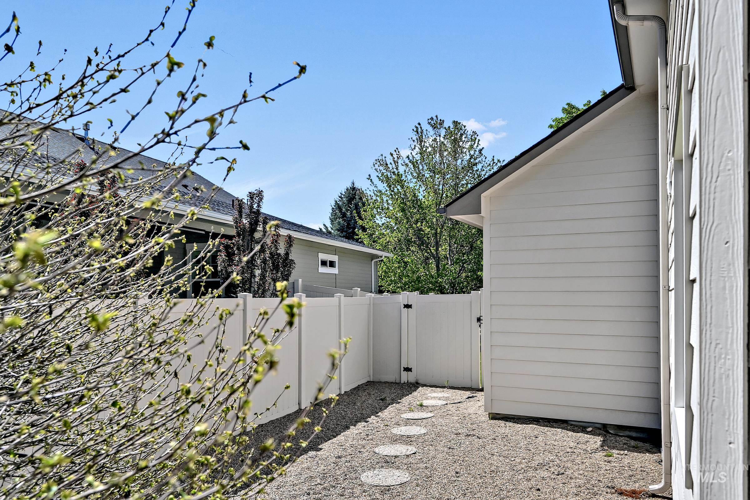 2434 E Garber Dr, Meridian, Idaho 83646-4753, 4 Bedrooms, 2 Bathrooms, Residential For Sale, Price $629,900,MLS 98984235