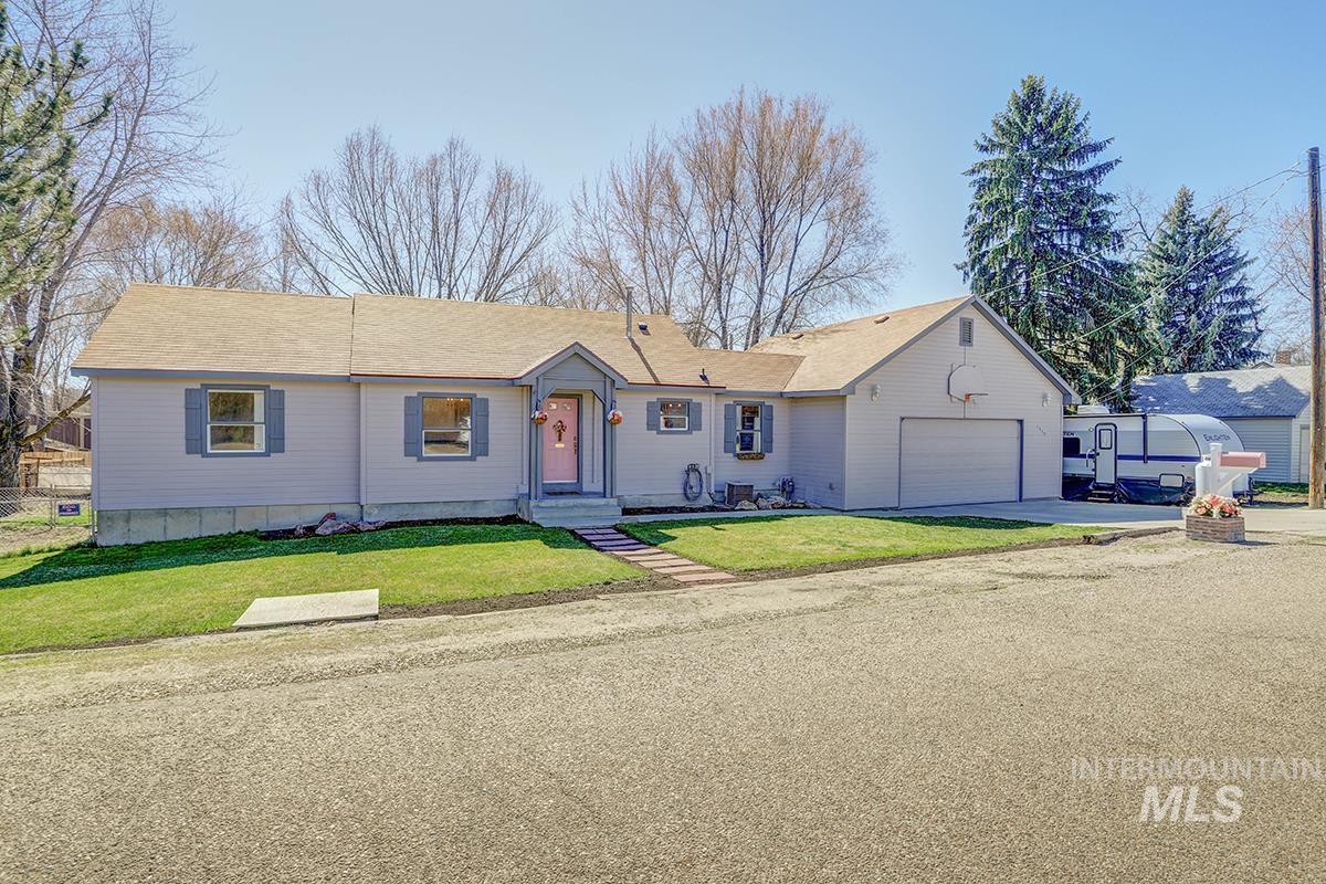 1515 E Florida Ave, Nampa, Idaho 83686, 5 Bedrooms, 3 Bathrooms, Residential For Sale, Price $459,900, 98984237
