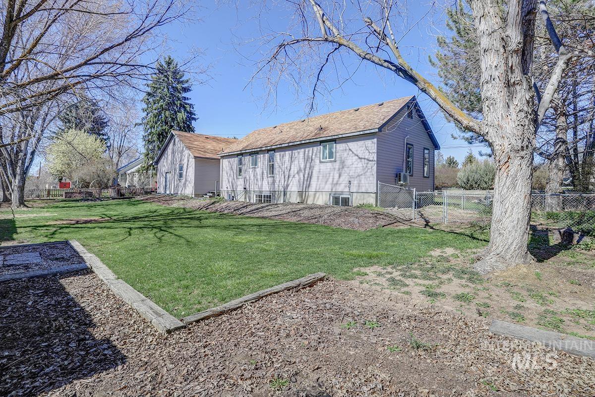 1515 E Florida Ave, Nampa, Idaho 83686, 5 Bedrooms, 3 Bathrooms, Residential For Sale, Price $449,000, 98984237