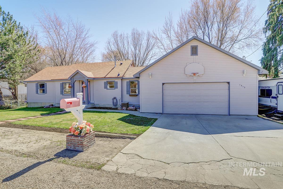 1515 E Florida Ave, Nampa, Idaho 83686, 5 Bedrooms, 3 Bathrooms, Residential For Sale, Price $449,000, 98984237