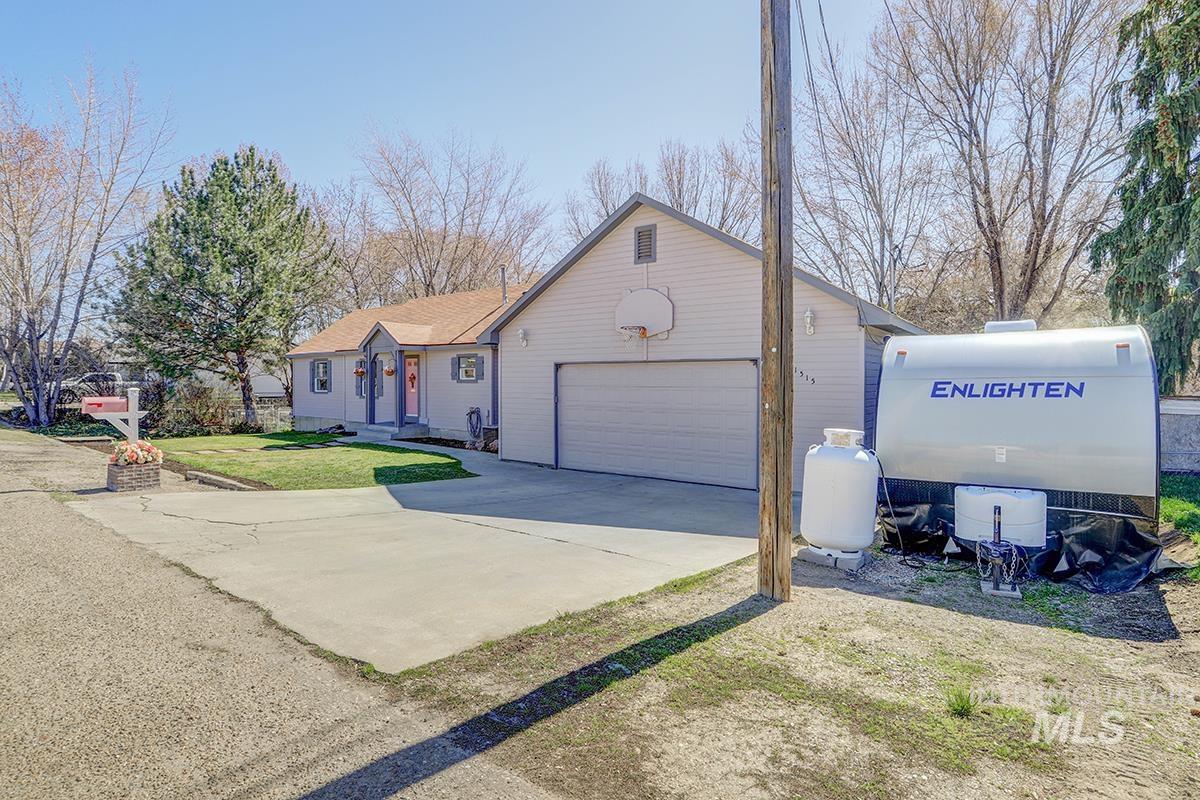 1515 E Florida Ave, Nampa, Idaho 83686, 5 Bedrooms, 3 Bathrooms, Residential For Sale, Price $449,000, 98984237