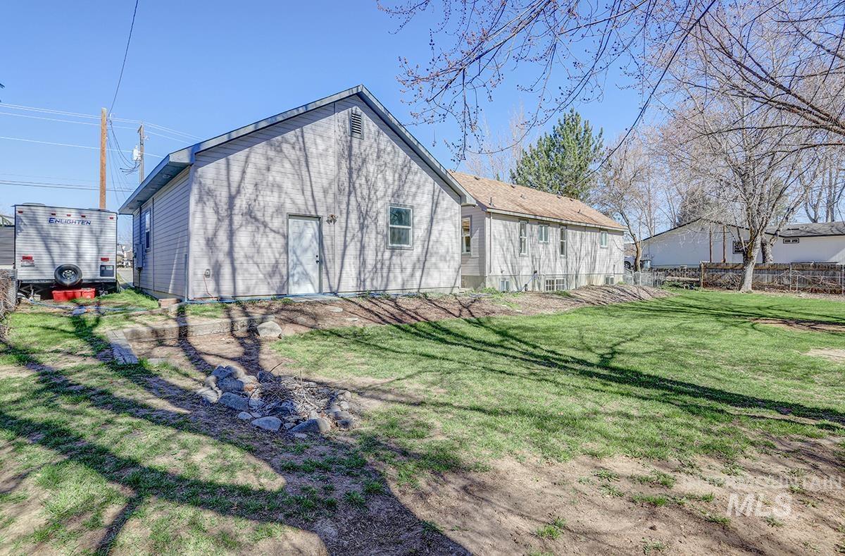 1515 E Florida Ave, Nampa, Idaho 83686, 5 Bedrooms, 3 Bathrooms, Residential For Sale, Price $449,000, 98984237
