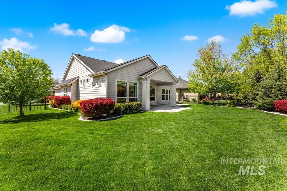 2986 S Fox Run Ave, Eagle, Idaho 83616, 4 Bedrooms, 3 Bathrooms, Residential For Sale, Price $939,900,MLS 98984238