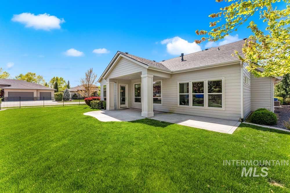 2986 S Fox Run Ave, Eagle, Idaho 83616, 4 Bedrooms, 3 Bathrooms, Residential For Sale, Price $939,900,MLS 98984238