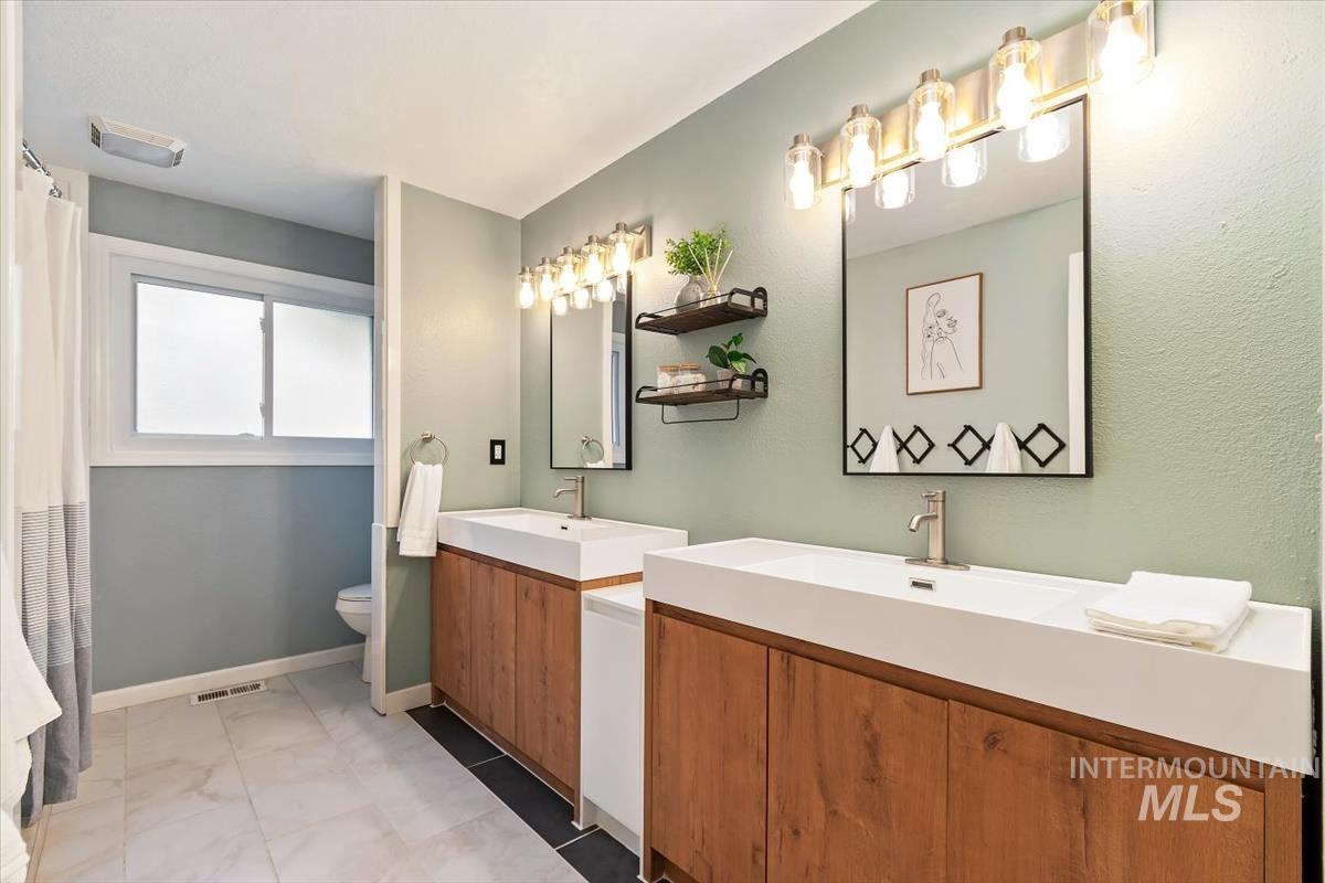 1285 S Whipoorwill Way, Boise, Idaho 83709, 5 Bedrooms, 4 Bathrooms, Residential For Sale, Price $727,500,MLS 98984239