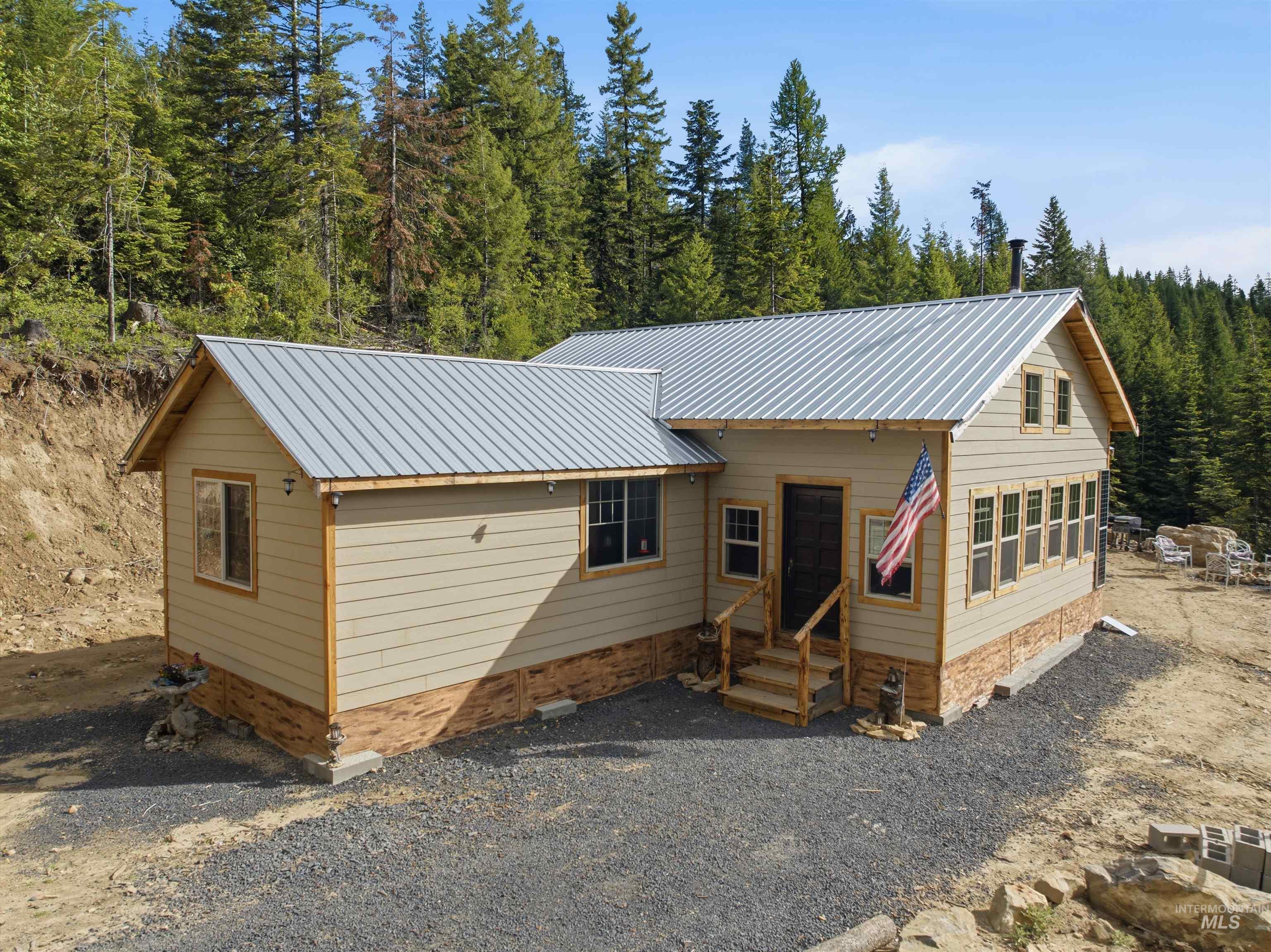 320 Upriver View Dr, Fernwood, Idaho 83830, 3 Bedrooms, 1 Bathroom, Residential For Sale, Price $275,000, 98984240