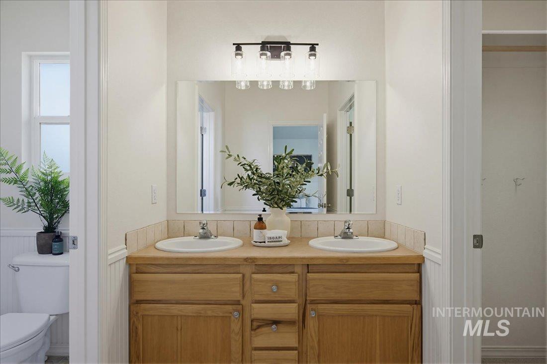2060 E. Redwick Ct., Meridian, Idaho 83646, 4 Bedrooms, 3 Bathrooms, Residential For Sale, Price $500,000, 98984244