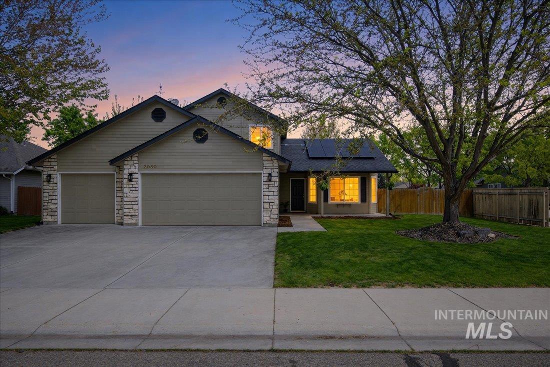 2060 E. Redwick Ct., Meridian, Idaho 83646, 4 Bedrooms, 3 Bathrooms, Residential For Sale, Price $500,000, 98984244