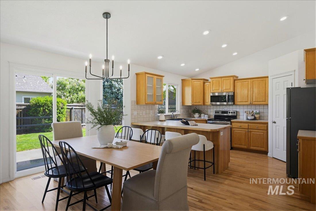 2060 E. Redwick Ct., Meridian, Idaho 83646, 4 Bedrooms, 3 Bathrooms, Residential For Sale, Price $500,000, 98984244