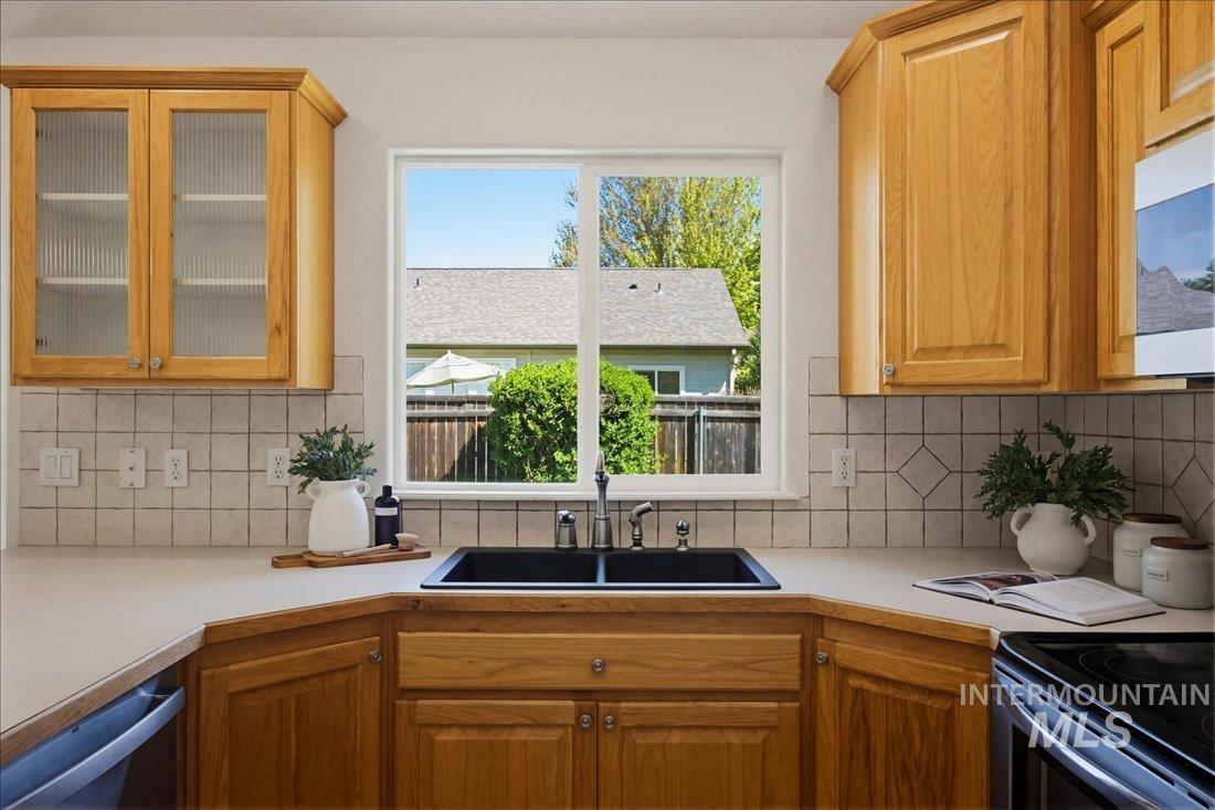 2060 E. Redwick Ct., Meridian, Idaho 83646, 4 Bedrooms, 3 Bathrooms, Residential For Sale, Price $500,000, 98984244