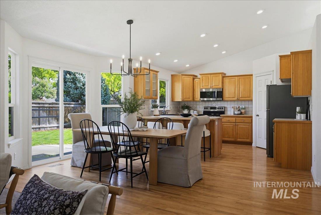 2060 E. Redwick Ct., Meridian, Idaho 83646, 4 Bedrooms, 3 Bathrooms, Residential For Sale, Price $500,000, 98984244