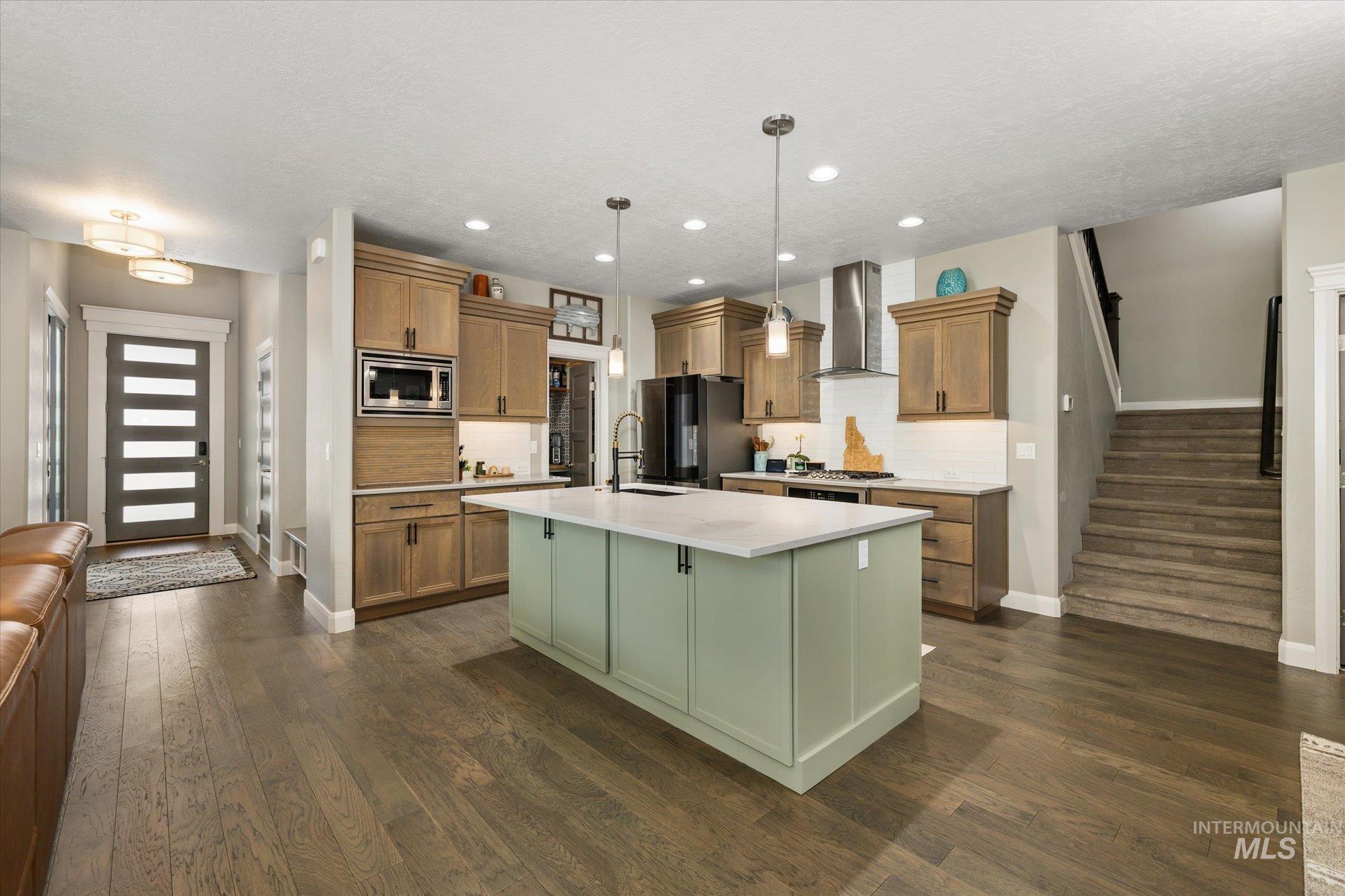 9555 W Ringle Creek Street, Star, Idaho 83669, 4 Bedrooms, 2.5 Bathrooms, Residential For Sale, Price $759,900, 98984246