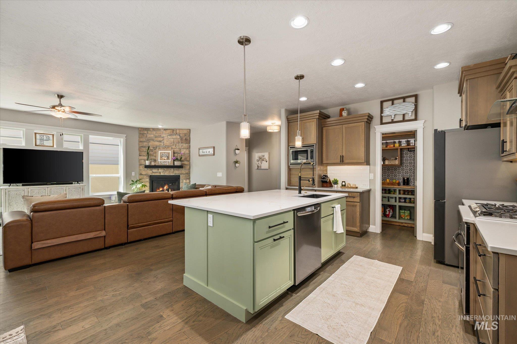 9555 W Ringle Creek Street, Star, Idaho 83669, 4 Bedrooms, 2.5 Bathrooms, Residential For Sale, Price $759,900, 98984246