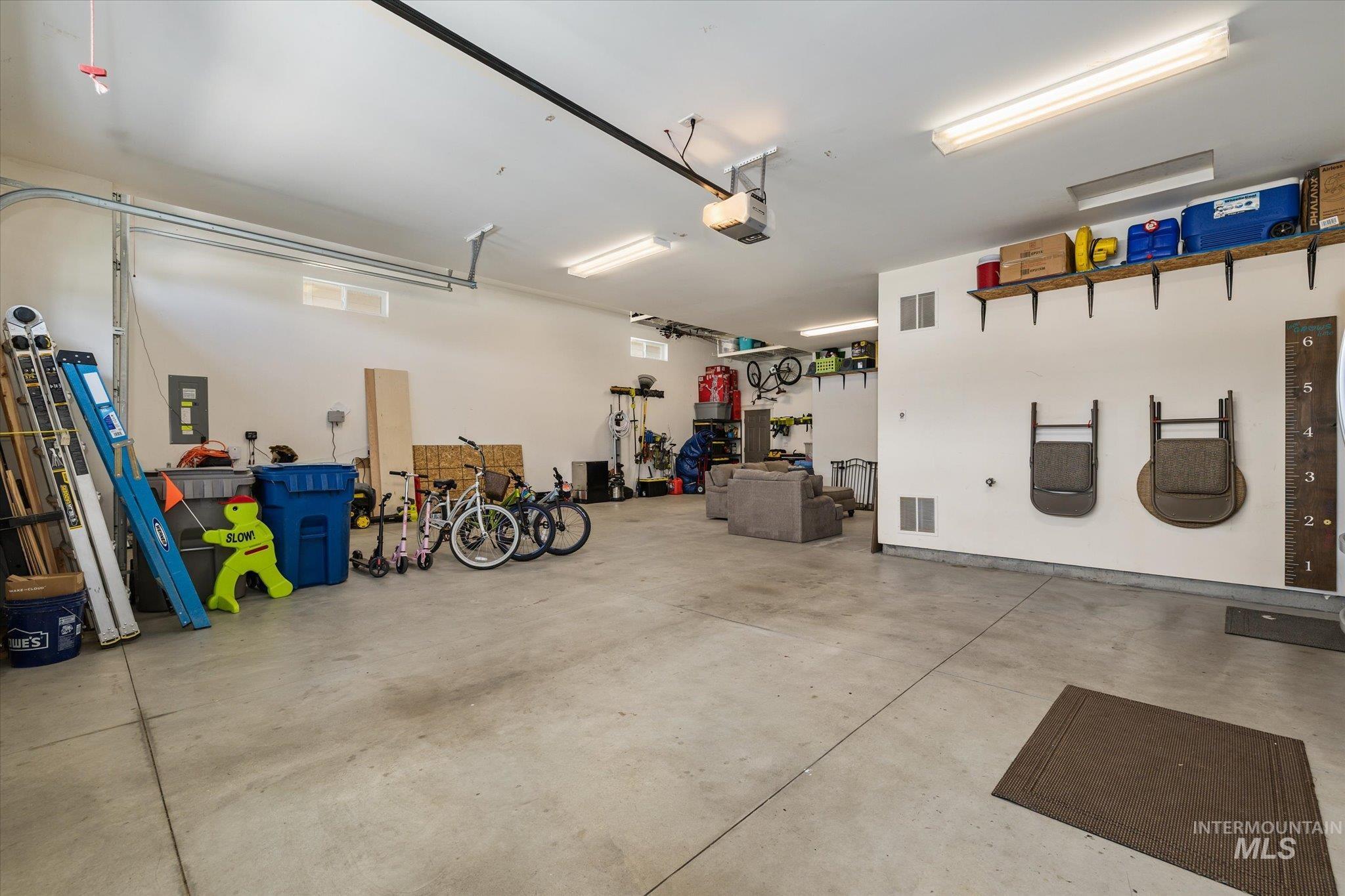 9555 W Ringle Creek Street, Star, Idaho 83669, 4 Bedrooms, 2.5 Bathrooms, Residential For Sale, Price $759,900, 98984246