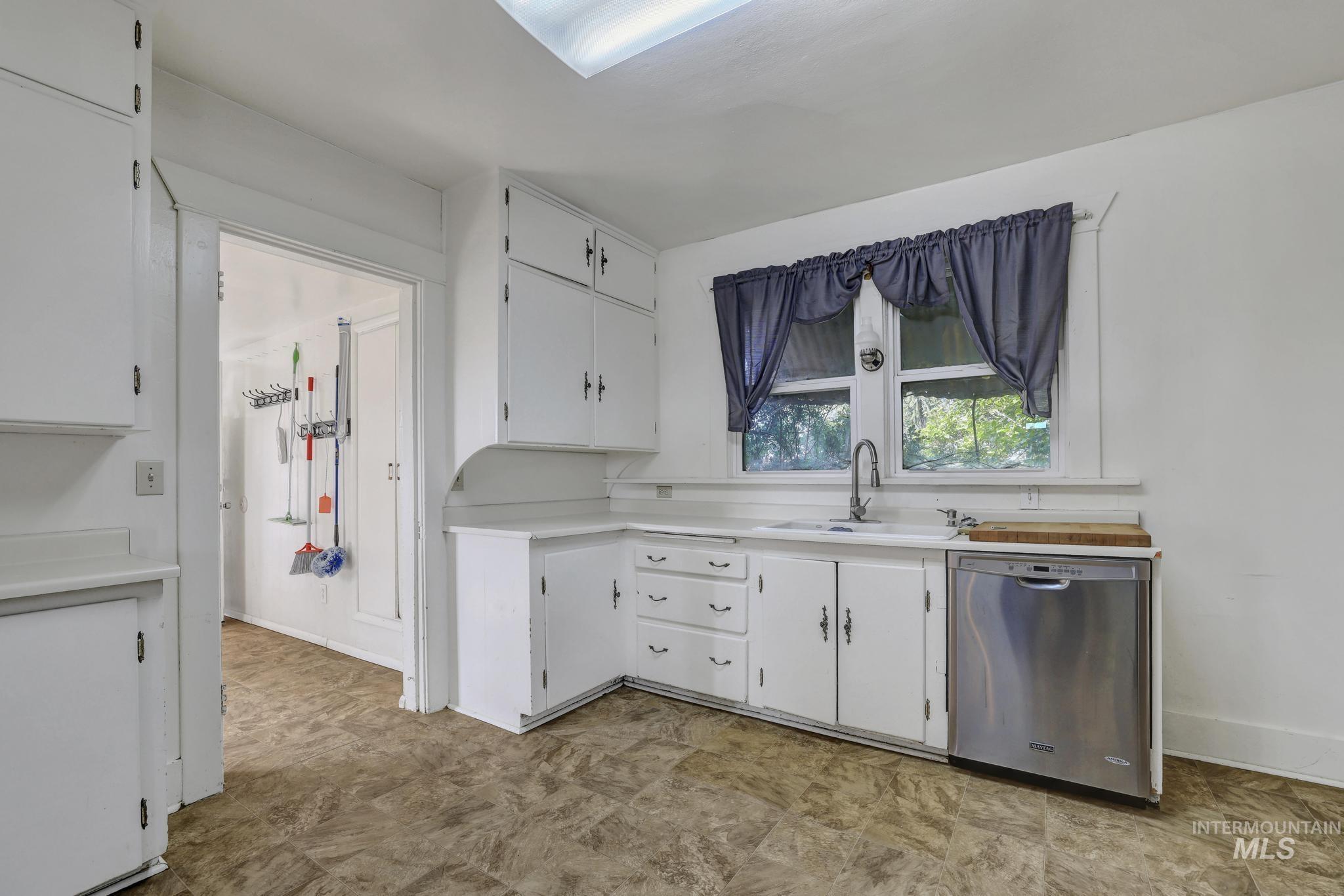 3567 N 3100 E, Twin Falls, Idaho 83301, 4 Bedrooms, 2 Bathrooms, Residential For Sale, Price $425,000, 98984247