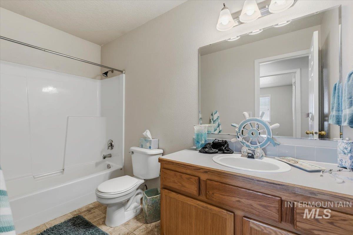 6471 W Kangaroo Ct, Boise, Idaho 83714, 3 Bedrooms, 2 Bathrooms, Residential For Sale, Price $459,900, 98984253