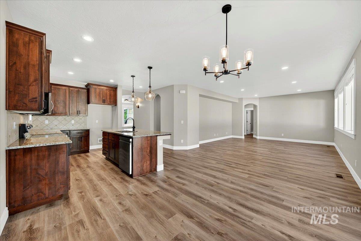 1289 W Christopher Dr., Meridian, Idaho 83642, 6 Bedrooms, 4.5 Bathrooms, Residential For Sale, Price $795,000, 98984254